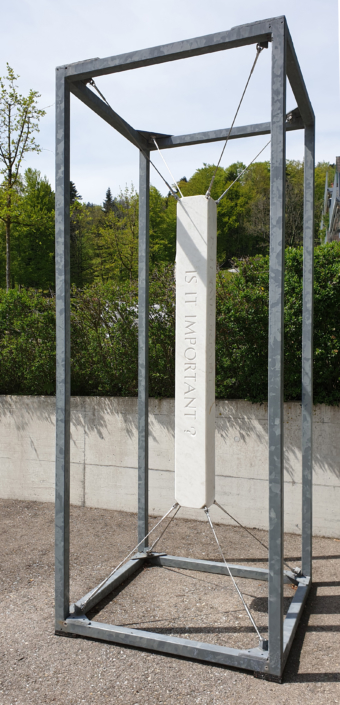 Is It Important? - Marmor, Stahl und Edelstalhdrahtseil 300x120x120 cm, 2015